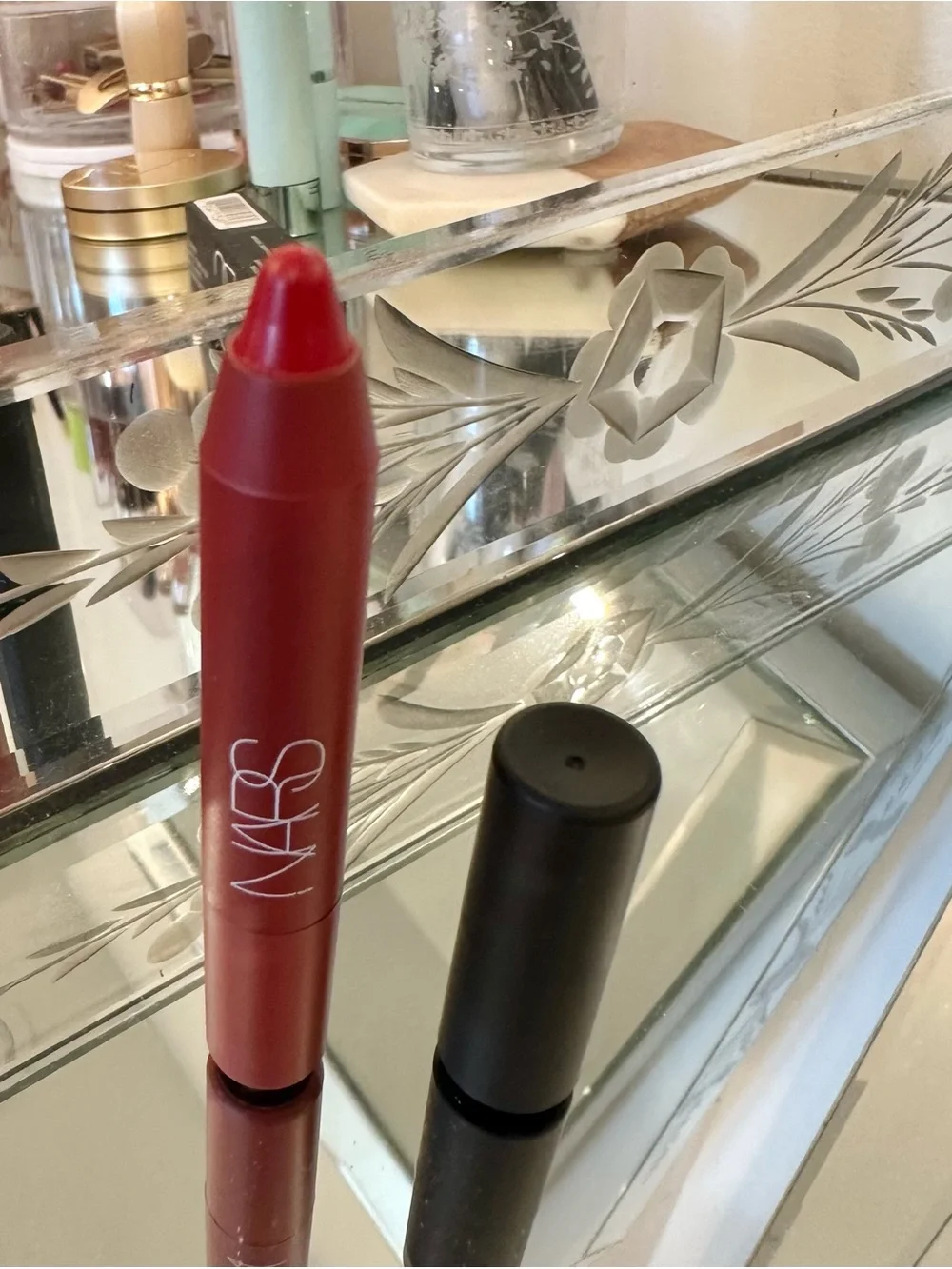 New NARS Lipstick Pencil “Cruella” Mini